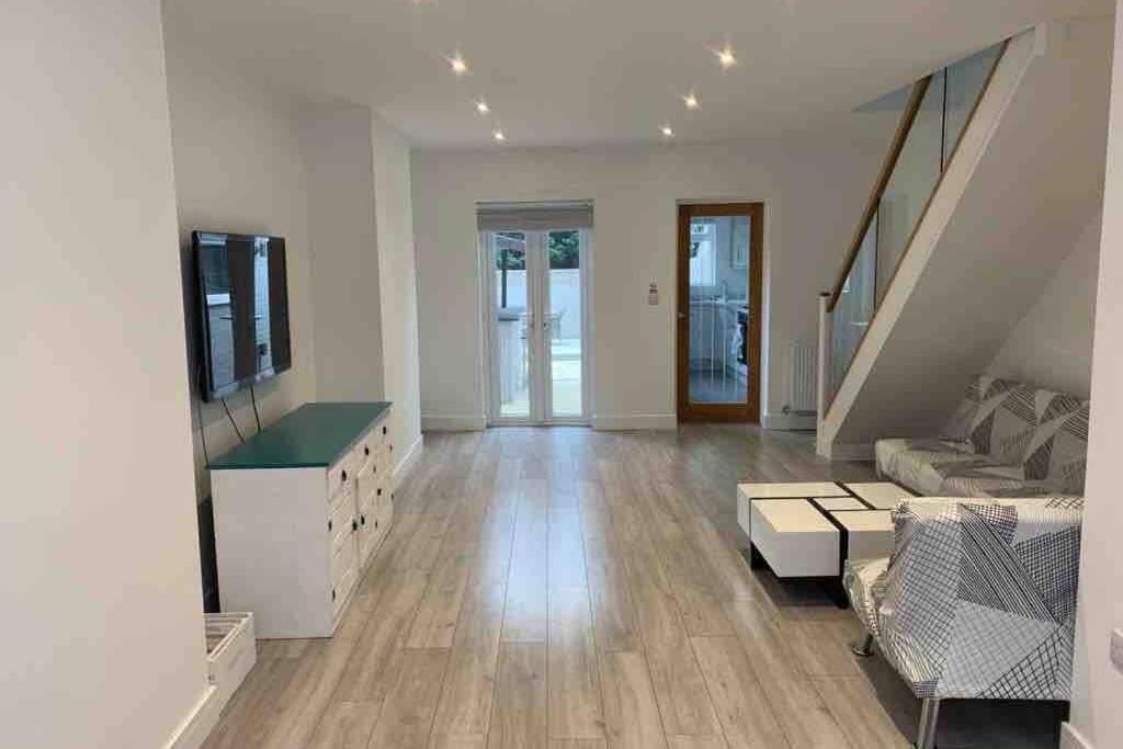 The Villas, Newly Refurbished Modern Home - Free Parking, Prime, Netflix Μπάκινγχαμ Εξωτερικό φωτογραφία
