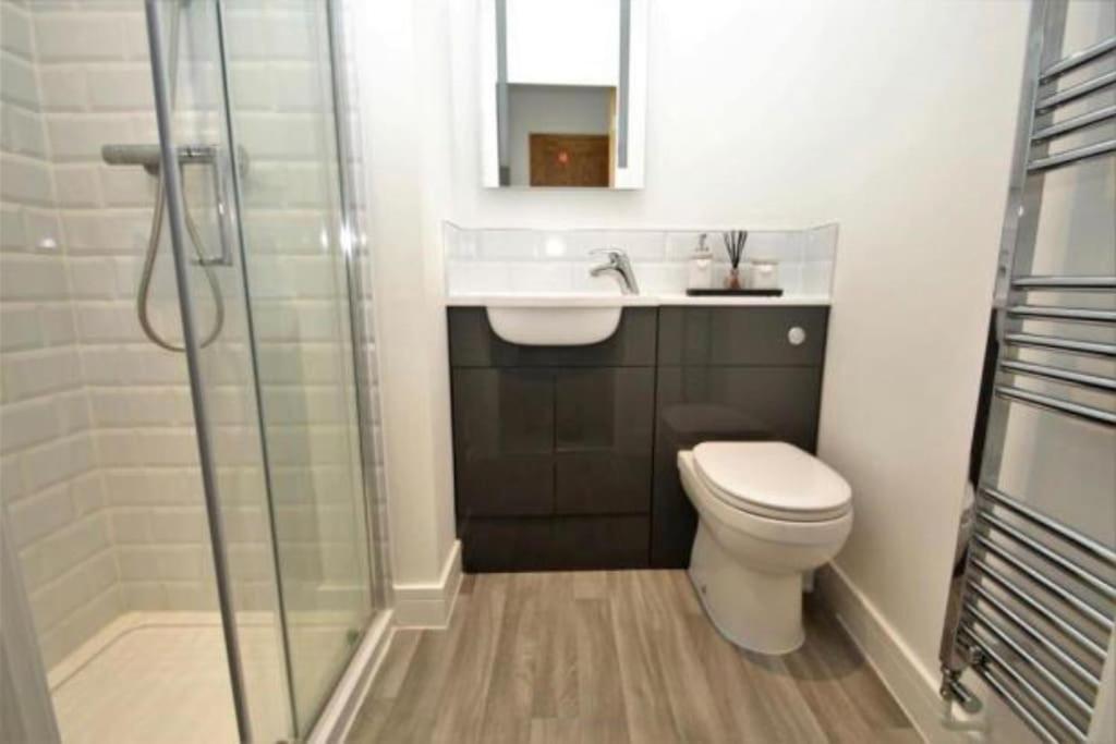 The Villas, Newly Refurbished Modern Home - Free Parking, Prime, Netflix Μπάκινγχαμ Εξωτερικό φωτογραφία